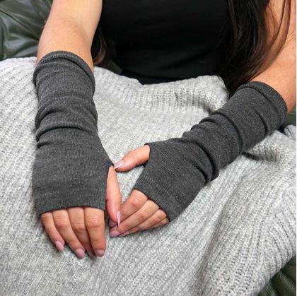 Obrázok z Hrejivé návleky na ruky - tmavo sivé