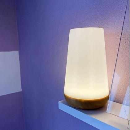 Chytrá LED lampička měnící barvy