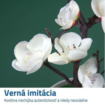 Umělá květina v květináči