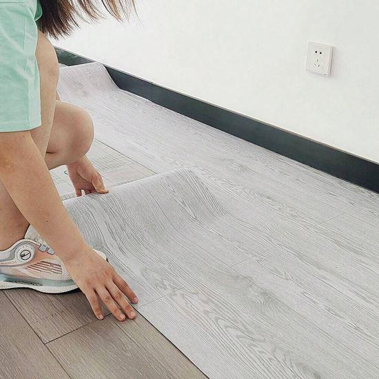 Obrázok z Samolepiaca fólia na podlahu 200x60 cm -  sivé drevo