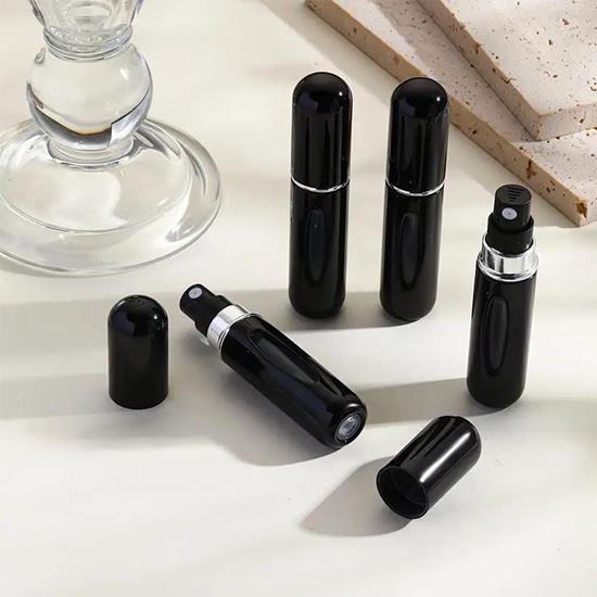 Obrázok z Plniteľný rozprašovač na parfum  -  čierny