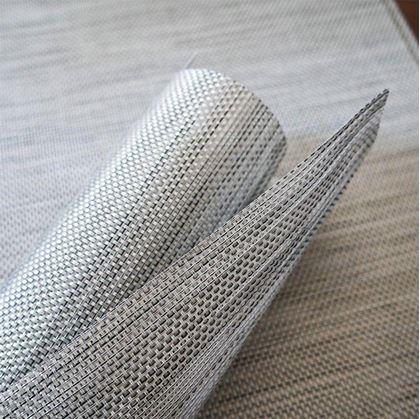 Obrázok z Farebné prestieranie na stôl -  sivé