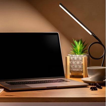 Obrázok z Flexibilná stmievateľná stolná LED lampa s klipom