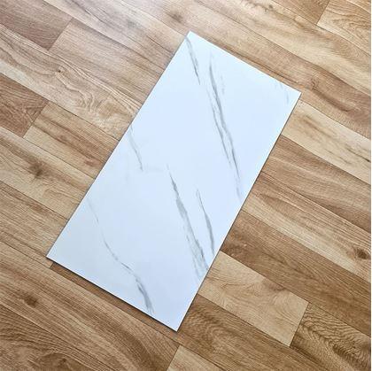 Obrázok z Samolepiaci obklad 60x30 cm - biely mramor