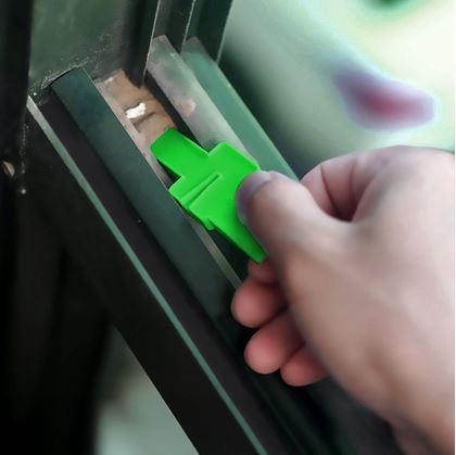 Obrázok z Pomôcka na čistenie rámov/drážok okien