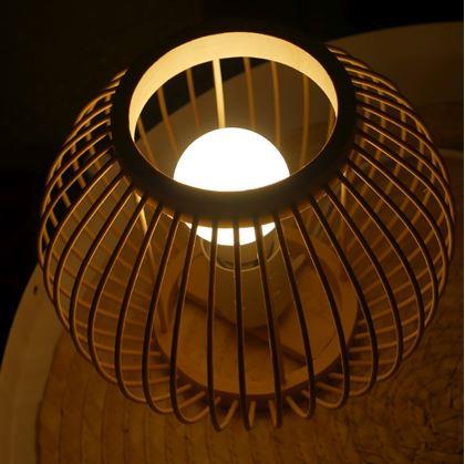 Obrázok z Bambusová stolová lampa s LED žiarovkou, teplá biela