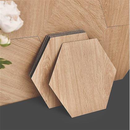 Obrázok z 10 ks samolepiacich panelov hexagon - svetlé drevo