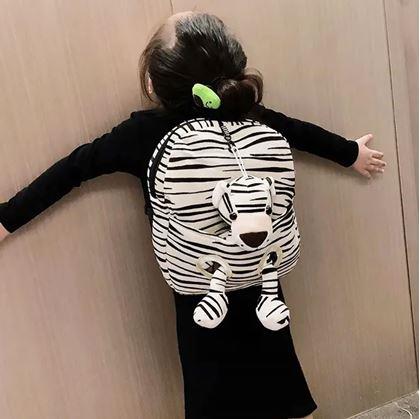 Obrázok z Detský batôžtek s vyberateľným plyšákom - tiger