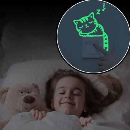 Obrázok z Svietiace nálepky nad vypínač  -  mačička