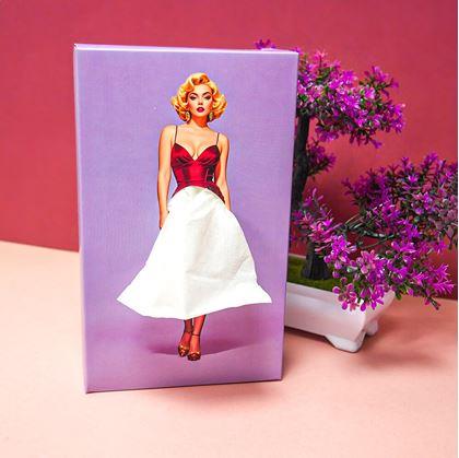 Obrázok z Papierové vreckovky v krabičke - dáma v šatách