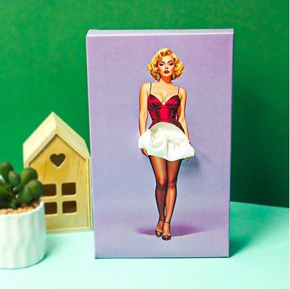 Obrázok z Papierové vreckovky v krabičke - dáma v šatách