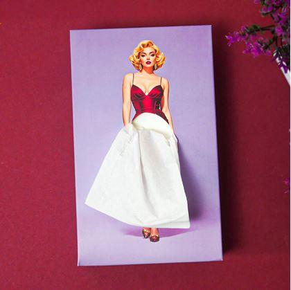 Obrázok z Papierové vreckovky v krabičke - dáma v šatách