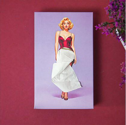 Obrázok z Papierové vreckovky v krabičke - dáma v šatách