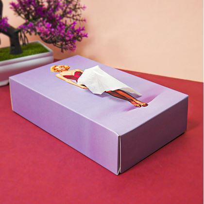 Obrázok z Papierové vreckovky v krabičke - dáma v šatách