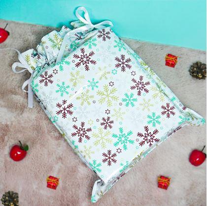 Obrázok z Vianočné darčekové baliace vrecko so šnúrkou - 51x39 cm - snehové vločky