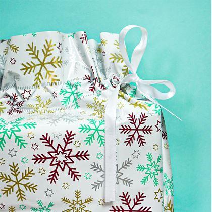 Obrázok z Vianočné darčekové baliace vrecko so šnúrkou - 51x39 cm - snehové vločky