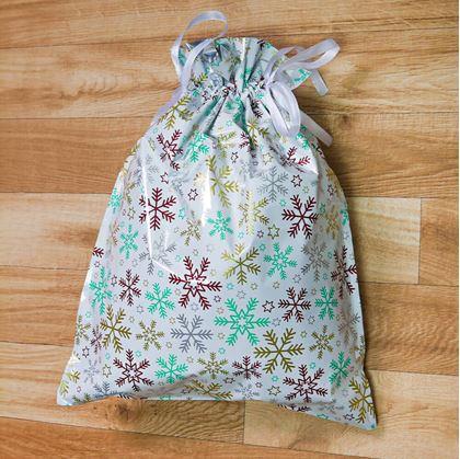 Obrázok z Vianočné darčekové baliace vrecko so šnúrkou - 51x39 cm - snehové vločky