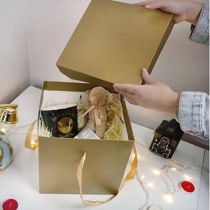 Obrázok z Darčeková krabička 22 cm  -  zlatá