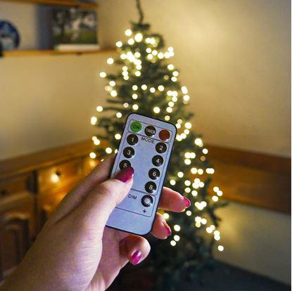 Obrázok Vianočné LED osvetlenie s diaľkovým ovládačom – bez zamotávania s rovnomerným rozložením svetielok