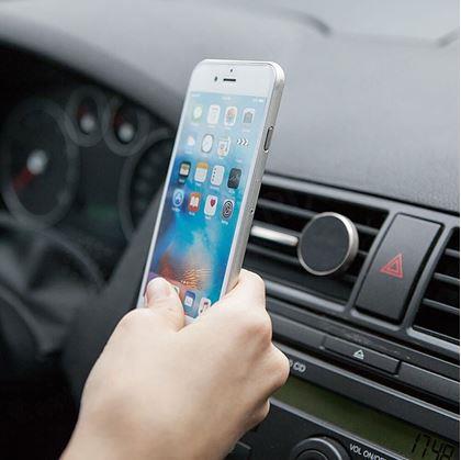 Obrázok z Magnetický držiak na mobil do auta - strieborný