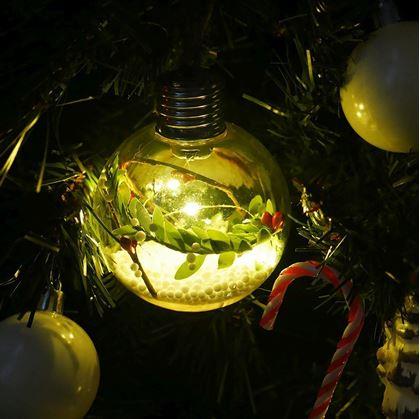 Obrázok z Vianočná LED svietiaca guľa na stromček -  girlanda