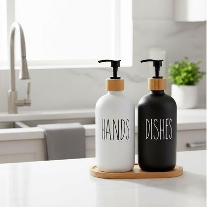 Obrázok z Sada dávkovačov s pumpičkou na mydlo a jar na podnose