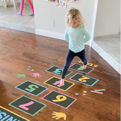 Obrázok z Nálepky na podlahu - skákací panák