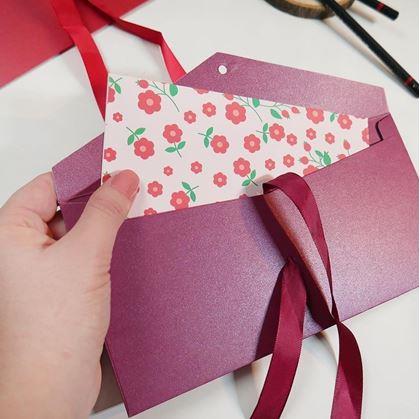 Obrázok z Darčeková obálka so stužkou -  bordó