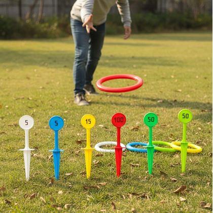Obrázok z Hra hádzania krúžkov s kolíkmi do zeme