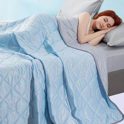 Obrázok z Chladiaca prikrývka na spanie