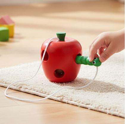 Obrázok z Drevená hračka - červík v jablku