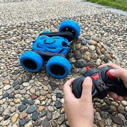 Obrázok z RC akrobatické nabíjacie autíčko 360° na diaľkové ovládanie